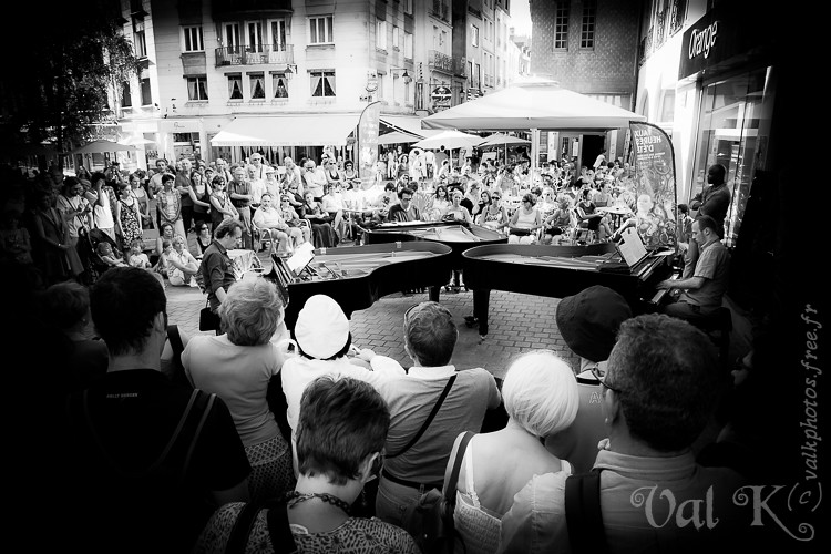 Pièces pour trois Pianos : Le salon de musique urbain de Rasim Biyikli